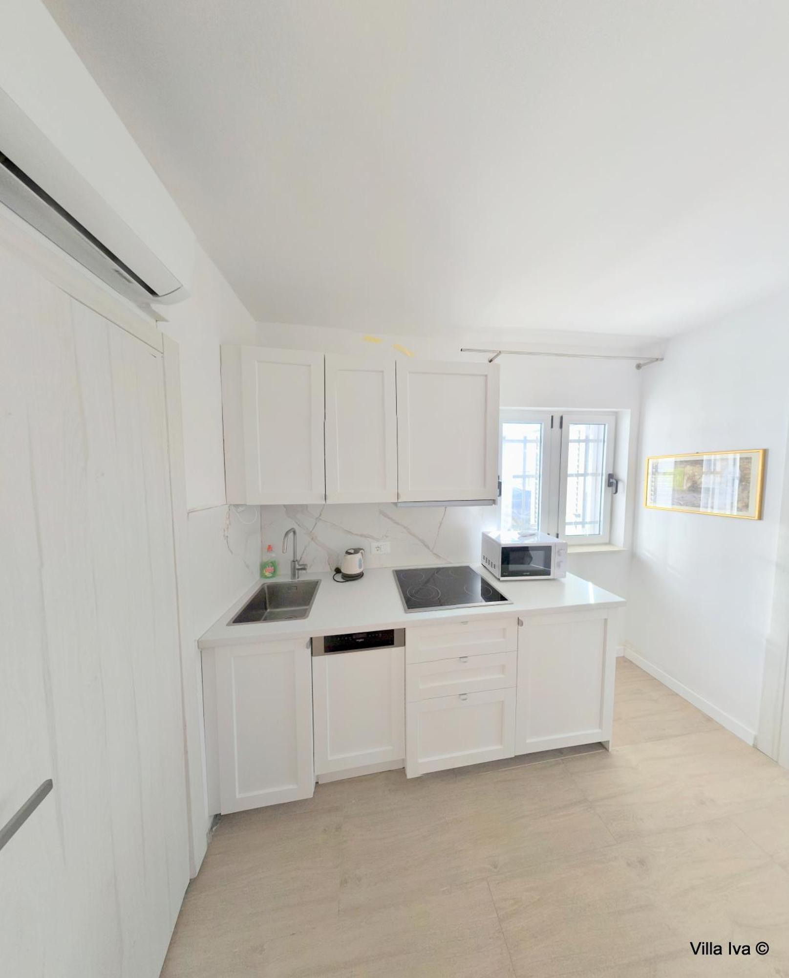 Apartments Iva 오미스 외부 사진
